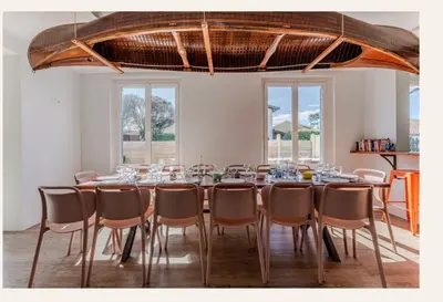 Restaurant ou autre lieu de restauration dans l'établissement Gîte Oustaou Biscarrosse Plage 7 chambres 15 personnes