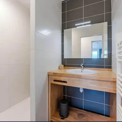Salle de bains dans l'établissement Gîte Oustaou Biscarrosse Plage 7 chambres 15 personnes