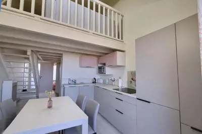 Cuisine ou kitchenette dans l'établissement Bisca Dune Stay Duplex rénové vue dune 150m de l'océan
