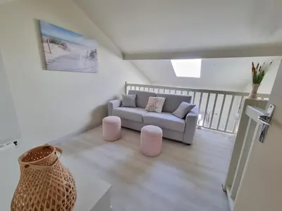 Coin salon dans l'établissement Bisca Dune Stay Duplex rénové vue dune 150m de l'océan