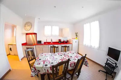 Cuisine ou kitchenette dans l'établissement Appartements - Chez Alice