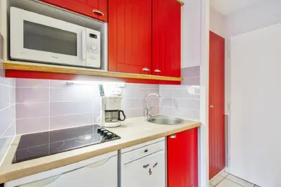 Cuisine ou kitchenette dans l'établissement Residence Moliets - maeva Home