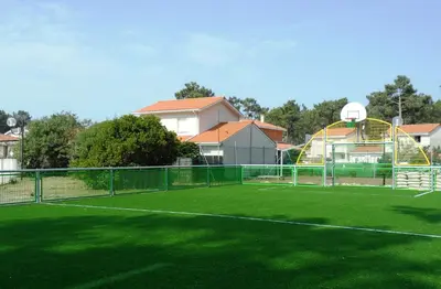 Tennis ou squash au sein de le complexe hôtelier ou à proximité