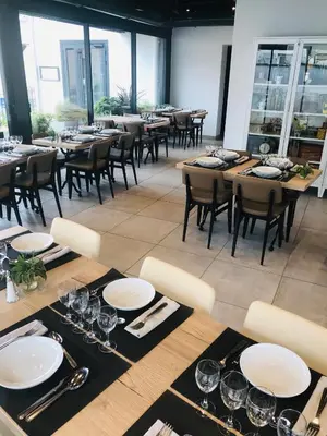 Restaurant ou autre lieu de restauration dans l'établissement l'auberge