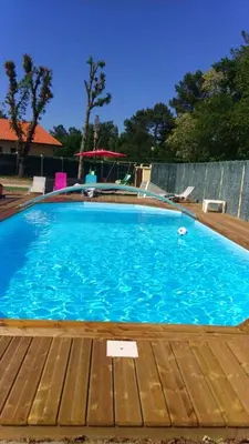 Piscine de l'établissement Maison Champagne ou située à proximité