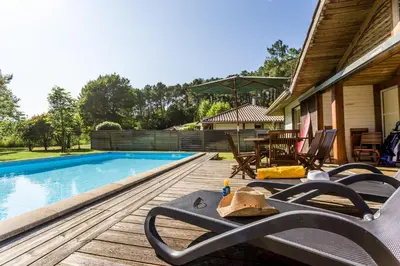Piscine de l'établissement Madame Vacances Villas la Clairière aux Chevreuils ou située à proximité