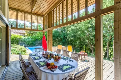 Jardin de l'établissement Madame Vacances Villas la Clairière aux Chevreuils
