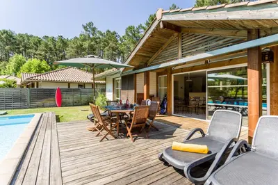 Piscine de l'établissement Madame Vacances Villas la Clairière aux Chevreuils ou située à proximité