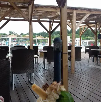 Restaurant ou autre lieu de restauration dans l'établissement Rêve en Famille