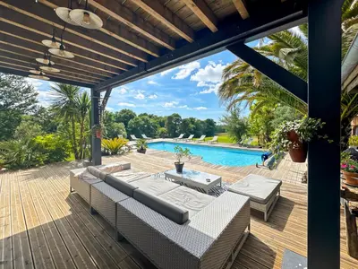 Piscine de l'établissement La Belle Landaise 1809 Gîte Arridoulet 1 ou située à proximité