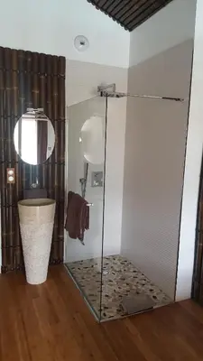 Salle de bains dans l'établissement Villa BORA BORA