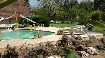 Piscine de l'établissement Les Hôtes Landes ou située à proximité