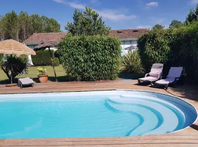 Piscine de l'établissement Le mas des Landes ou située à proximité