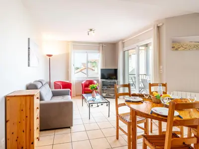 Télévision ou salle de divertissement dans l'établissement Apartment Côte Sud-3 by Interhome