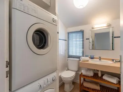 Salle de bains dans l'établissement Holiday Home Le Hameau des Pêcheurs 1 by Interhome