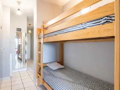 Un ou plusieurs lits dans un hébergement de l'établissement Apartment Les Pêcheurs-4 by Interhome