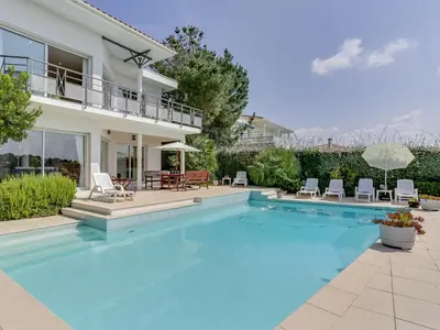 Piscine de l'établissement Holiday Home Les Pinasses by Interhome ou située à proximité
