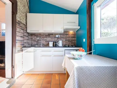 Cuisine ou kitchenette dans l'établissement Holiday Home Poste by Interhome
