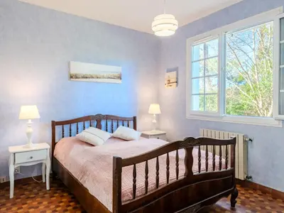 Un ou plusieurs lits dans un hébergement de l'établissement Holiday Home Promenade des Pins by Interhome