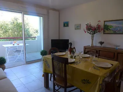 Télévision ou salle de divertissement dans l'établissement Apartment Selvia Quetia by Interhome