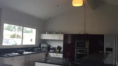 Cuisine ou kitchenette dans l'établissement Villa avec Piscine Lac de Sanguinet
