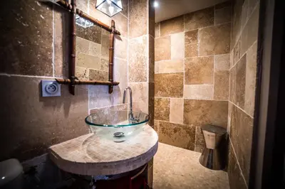 Salle de bains dans l'établissement Les chambres de Lily