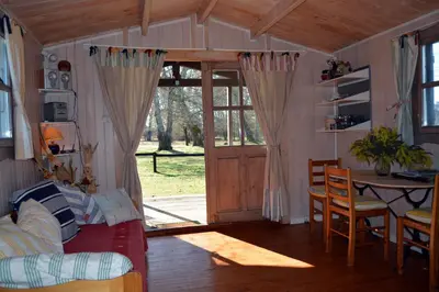 Coin salon dans l'établissement Gite foret landaise