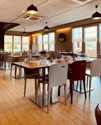 Restaurant ou autre lieu de restauration dans l'établissement Campanile Dax - Saint-Paul-Les-Dax