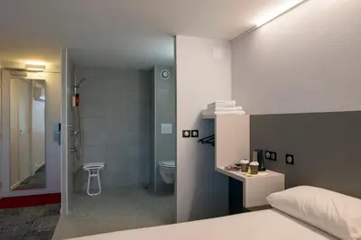 Salle de bains dans l'établissement L'hôtel by JOA de Saint-Paul-Lès-Dax