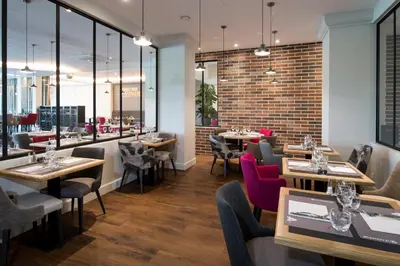 Restaurant ou autre lieu de restauration dans l'établissement L'hôtel by JOA de Saint-Paul-Lès-Dax