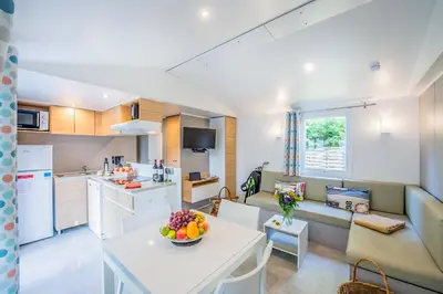 Cuisine ou kitchenette dans l'établissement Domaine de la Forge