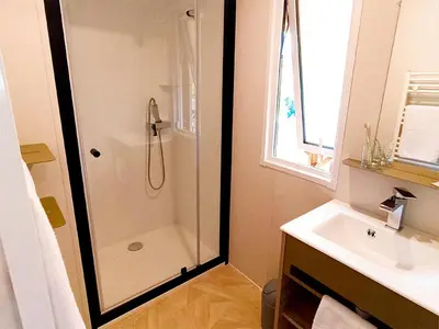 Salle de bains dans l'établissement Domaine de la Forge