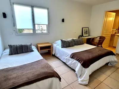 Un ou plusieurs lits dans un hébergement de l'établissement Atlantis Hôtel