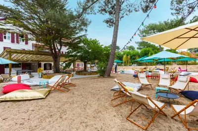 Jardin de l'établissement JO&JOE Hossegor