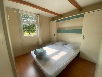 Un ou plusieurs lits dans un hébergement de l'établissement Camping familial les chalets d'Uza