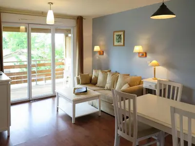 Coin salon dans l'établissement Apartment Les Cottages du Lac T3 Tradition by Interhome