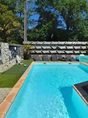 Piscine de l'établissement Carwyns Surf House ou située à proximité