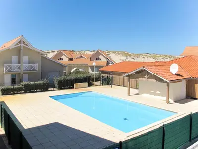 Piscine de l'établissement Holiday Home Résidence Dune Blanche - Océan1 by Interhome ou située à proximité