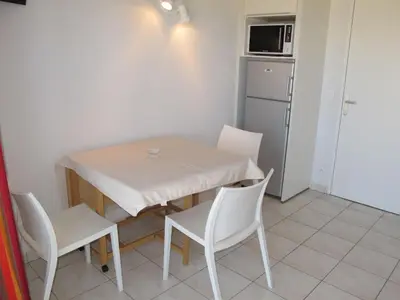 Cuisine ou kitchenette dans l'établissement Apartment Résidence Belle Dune-2 by Interhome