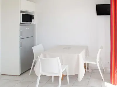 Cuisine ou kitchenette dans l'établissement Apartment Résidence Belle Dune-3 by Interhome