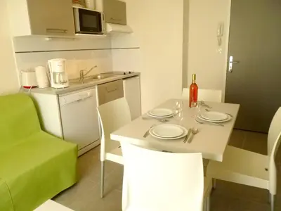Cuisine ou kitchenette dans l'établissement Appartement cosy Vieux Boucau 22m² + Wifi
