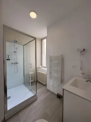 Salle de bains dans l'établissement Le St Vincent