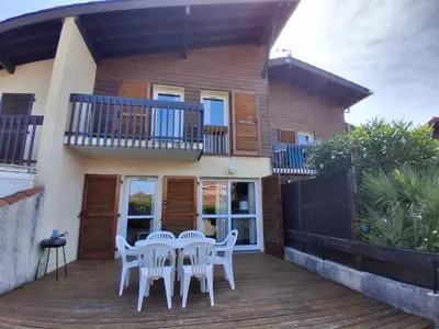 Balcon ou terrasse dans l'établissement Villa patio avec piscine, à 400m des commerces et 6km de plage - Animaux admis - FR-1-239-83