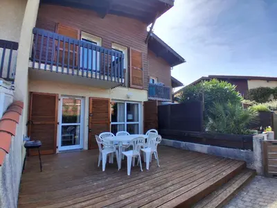 Balcon ou terrasse dans l'établissement Villa patio avec piscine, à 400m des commerces et 6km de plage - Animaux admis - FR-1-239-83