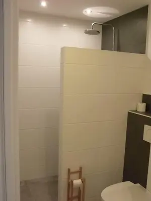 Salle de bains dans l'établissement L'appartement des deux chênes