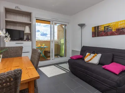 Coin salon dans l'établissement Studio rénové face à la dune, proche plage et commerces, idéal pour 2 personnes - FR-1-239-150
