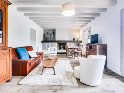Télévision ou salle de divertissement dans l'établissement Holiday Home Mauriac by Interhome