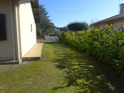 Jardin de l'établissement Holiday Home Mauriac by Interhome