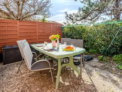 Jardin de l'établissement Apartment Les Landaises-5 by Interhome