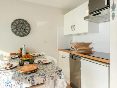 Cuisine ou kitchenette dans l'établissement Apartment L'Oustalet-5 by Interhome